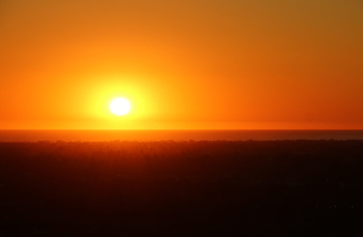 chasing-sunsets_sunset-1_736